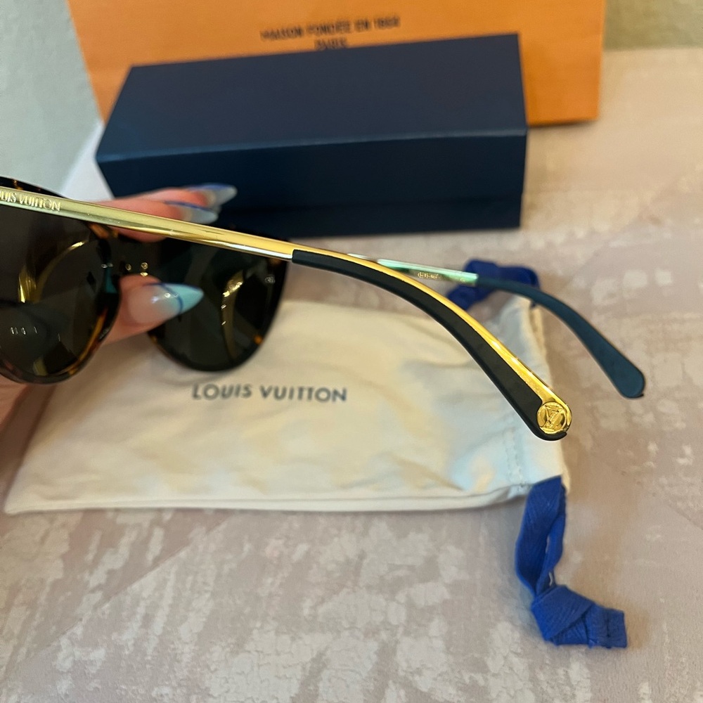 Louis Vuitton Tortoise Shell Sunglasses - Picture 4 of 11